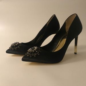 NEW Ted Baker London black satin pumps with Broach